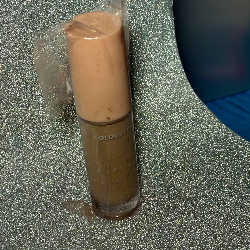 Color pop concealer. Light MED
